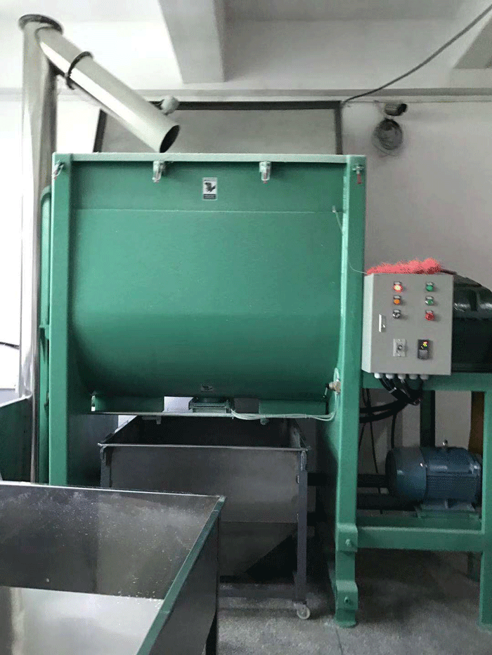 廈門塑料加熱臥式攪拌機為覃小姐創造了財富，增加了效率！